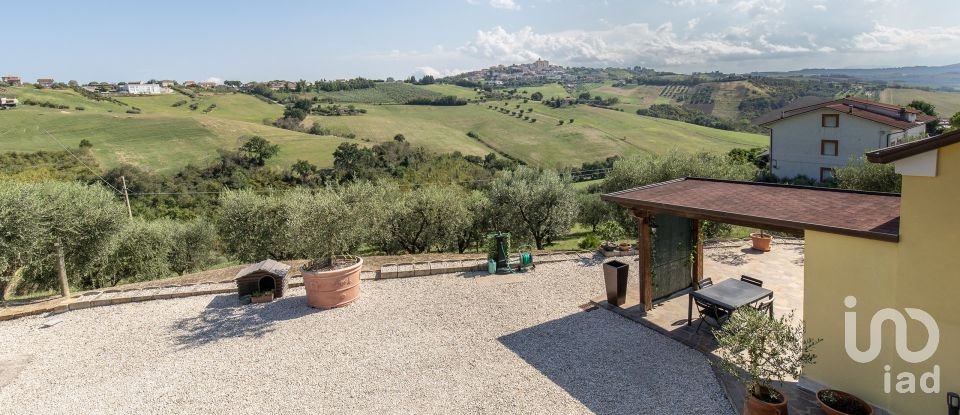 Casa indipendente / Villa 11 locali di 240 m² in Sant'Elpidio a Mare (63811)