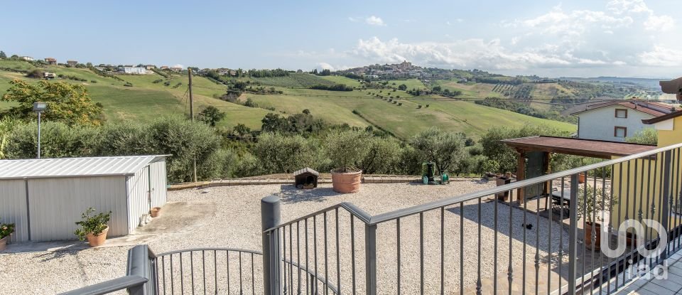 Casa indipendente / Villa 11 locali di 240 m² in Sant'Elpidio a Mare (63811)