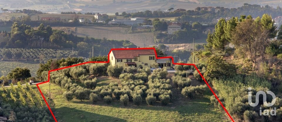 Casa indipendente / Villa 11 locali di 240 m² in Sant'Elpidio a Mare (63811)