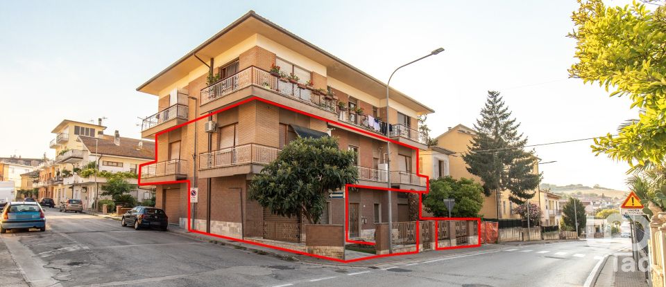 Appartamento 7 locali di 285 m² a Sant'Elpidio a Mare (63811)