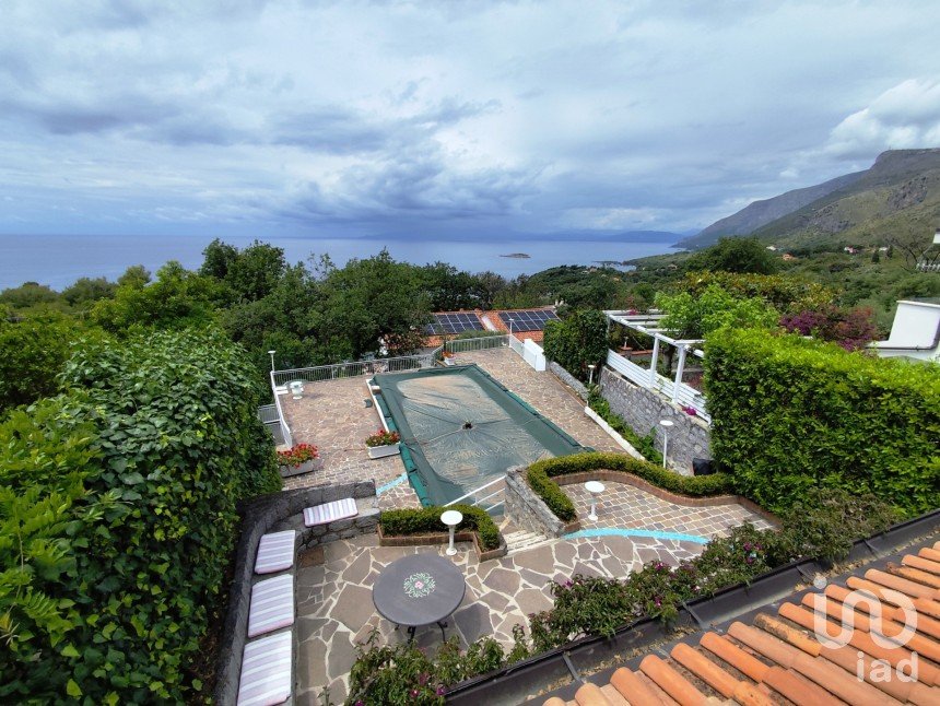 Casa indipendente / Villa 7 locali di 130 m² in Maratea (85046)