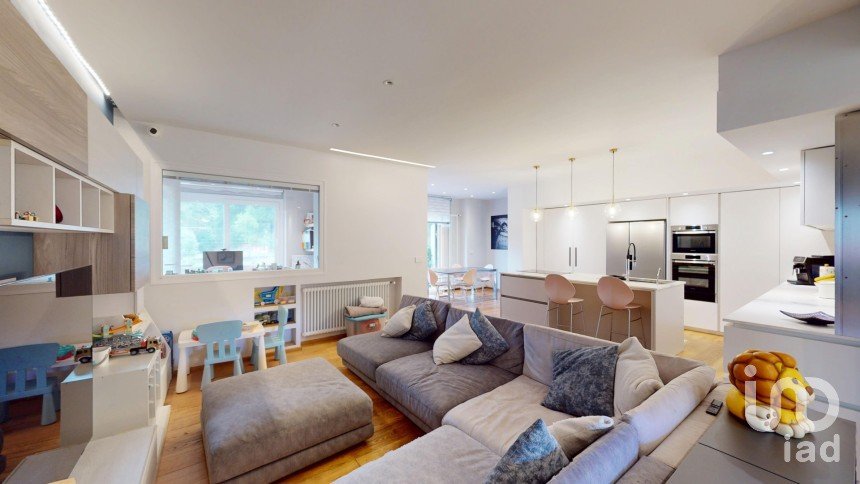 Appartamento 7 locali di 136 m² a Arenzano (16011)