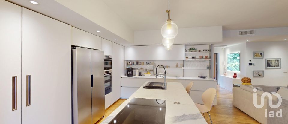 Appartamento 7 locali di 136 m² a Arenzano (16011)