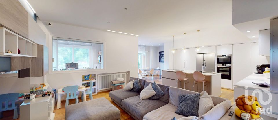 Appartamento 7 locali di 136 m² a Arenzano (16011)