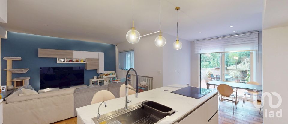 Appartamento 7 locali di 136 m² a Arenzano (16011)