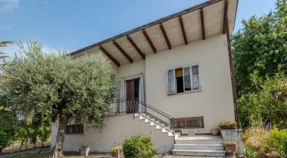 Casa indipendente / Villa 5 locali di 218 m² in Castel Goffredo (46042)