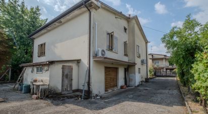 Casa indipendente / Villa 5 locali di 218 m² in Castel Goffredo (46042)