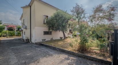 Casa indipendente / Villa 5 locali di 218 m² in Castel Goffredo (46042)