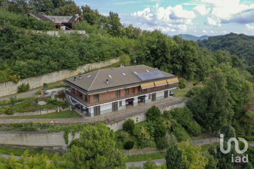 Villa Bifamiliare 9 locali di 514 m² in Castiglione Torinese (10090)