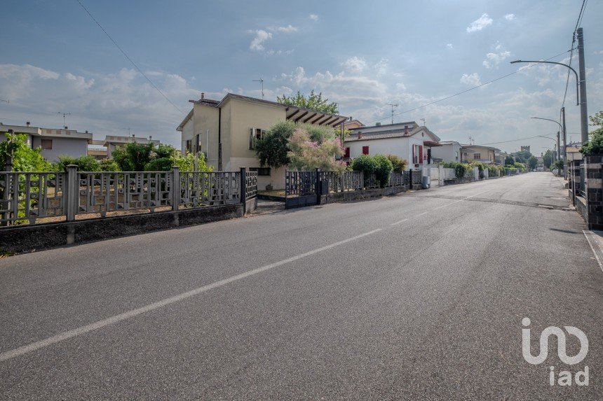 Land of 700 m² in Castel Goffredo (46042)