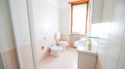 Casale 10 locali di 300 m² in Volpiano (10088)