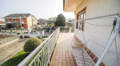 Casale 10 locali di 300 m² in Volpiano (10088)