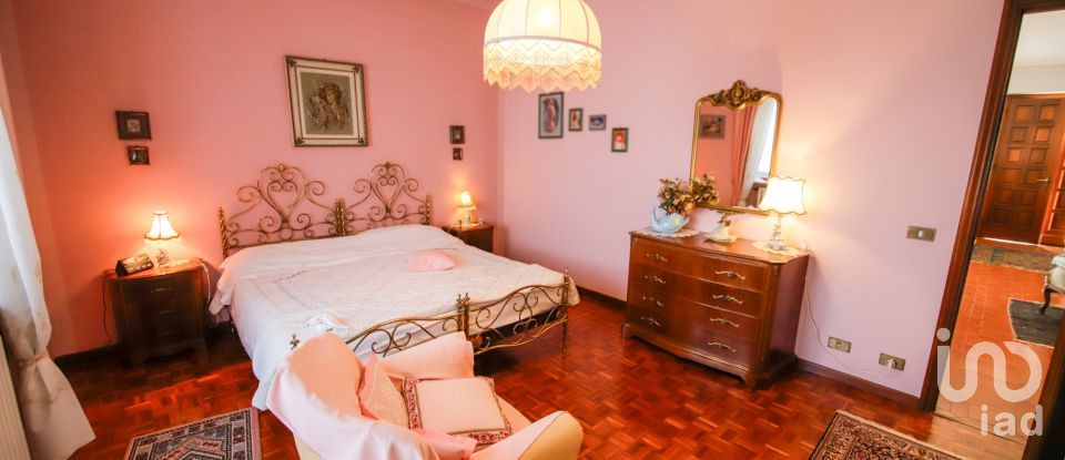 Farm 10 rooms of 300 m² in Volpiano (10088)