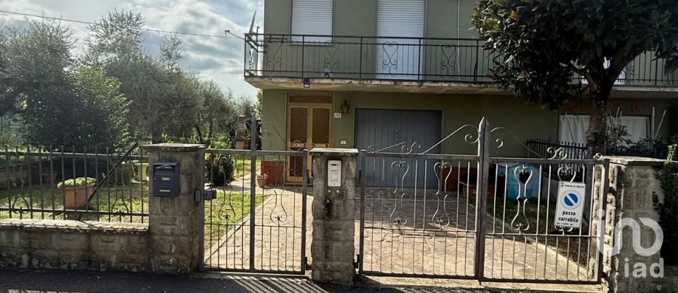 Villa Bifamiliare 7 locali di 150 m² in Arezzo (52100)