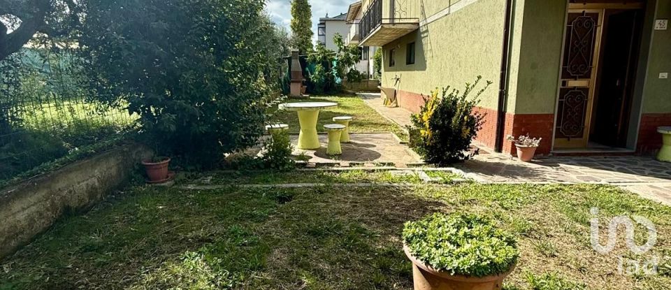 Villa Bifamiliare 7 locali di 150 m² in Arezzo (52100)