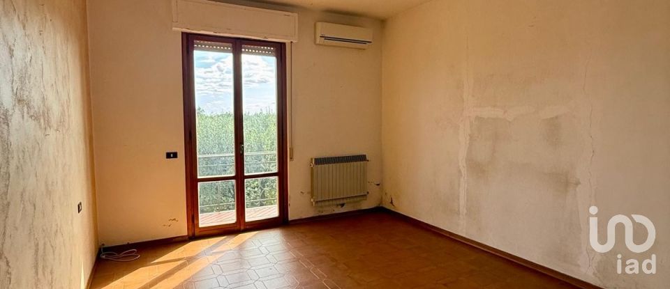 Villa Bifamiliare 7 locali di 150 m² in Arezzo (52100)