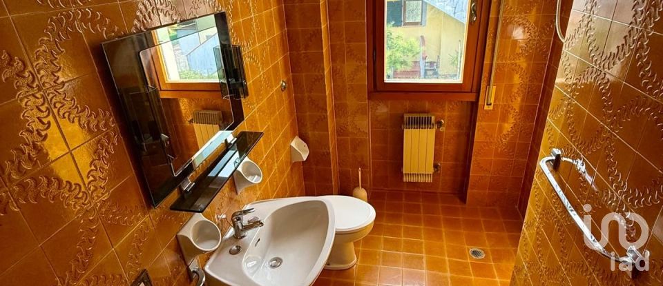 Villa Bifamiliare 7 locali di 150 m² in Arezzo (52100)