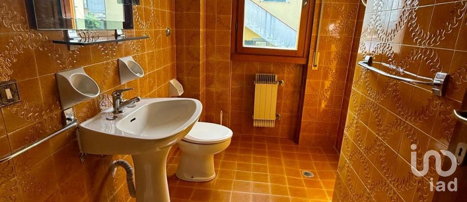 Villa Bifamiliare 7 locali di 150 m² in Arezzo (52100)