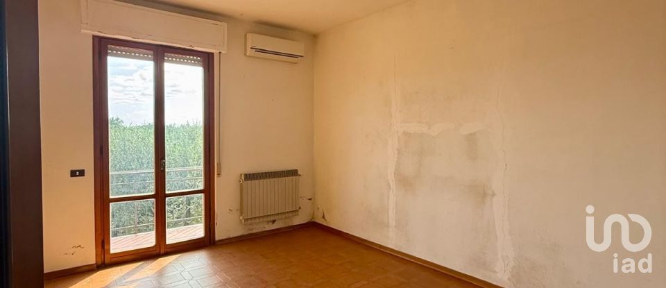 Villa Bifamiliare 7 locali di 150 m² in Arezzo (52100)