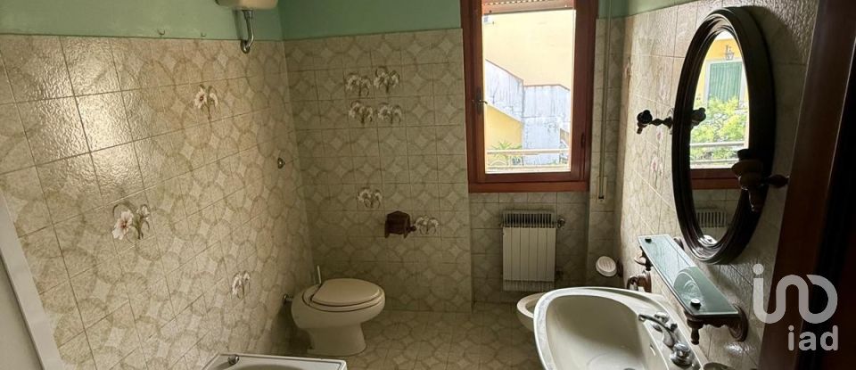 Villa Bifamiliare 7 locali di 150 m² in Arezzo (52100)