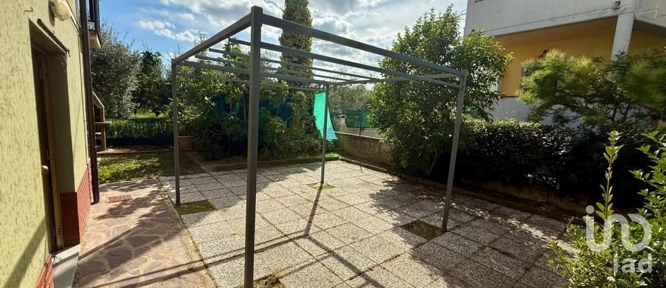 Villa Bifamiliare 7 locali di 150 m² in Arezzo (52100)