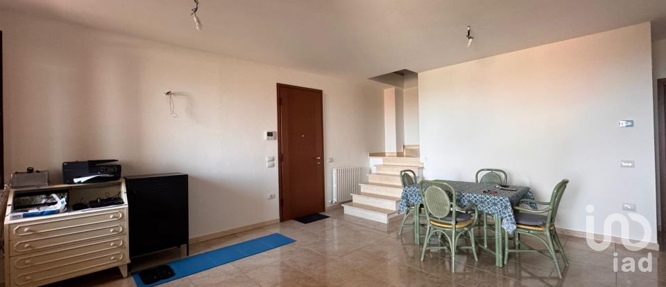 Appartamento 7 locali di 200 m² a Pesaro (61122)