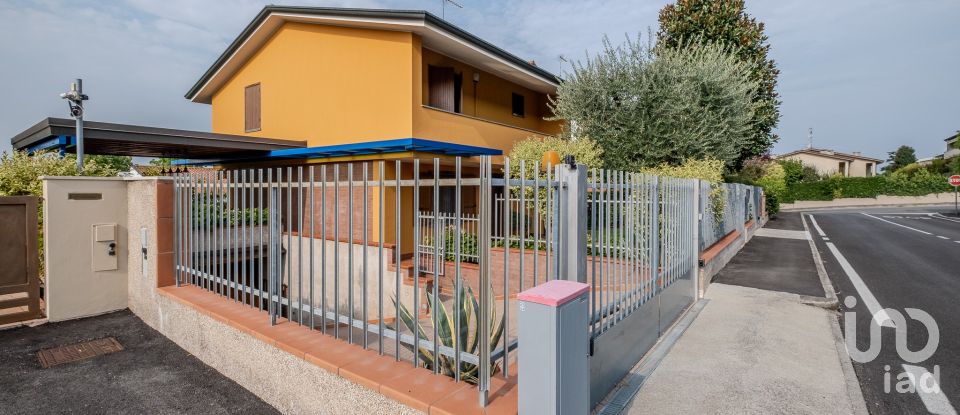 Casale 8 locali di 263 m² in Castiglione delle Stiviere (46043)