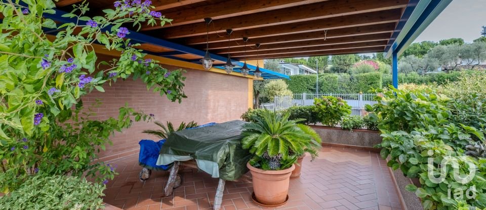 Casale 8 locali di 263 m² in Castiglione delle Stiviere (46043)