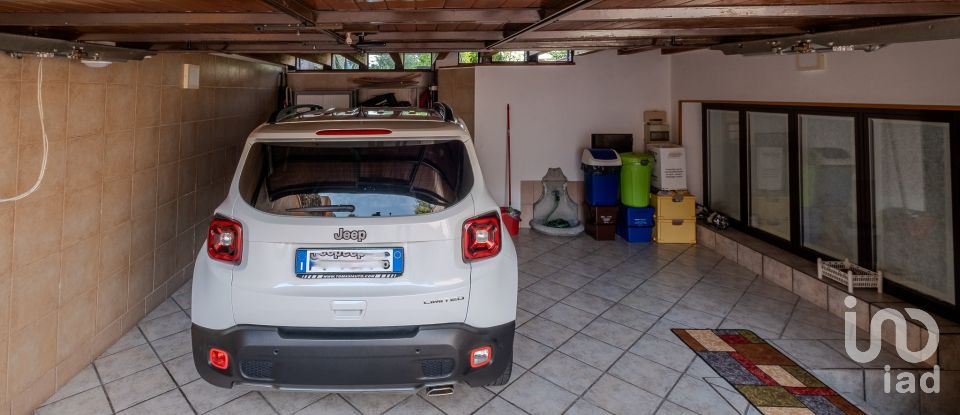 Casale 8 locali di 263 m² in Castiglione delle Stiviere (46043)