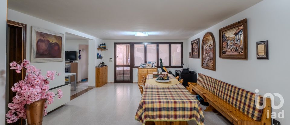 Casale 8 locali di 263 m² in Castiglione delle Stiviere (46043)