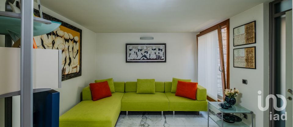 Casale 8 locali di 263 m² in Castiglione delle Stiviere (46043)