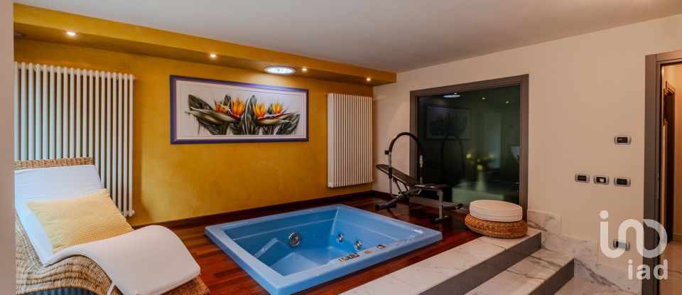 Casale 8 locali di 263 m² in Castiglione delle Stiviere (46043)