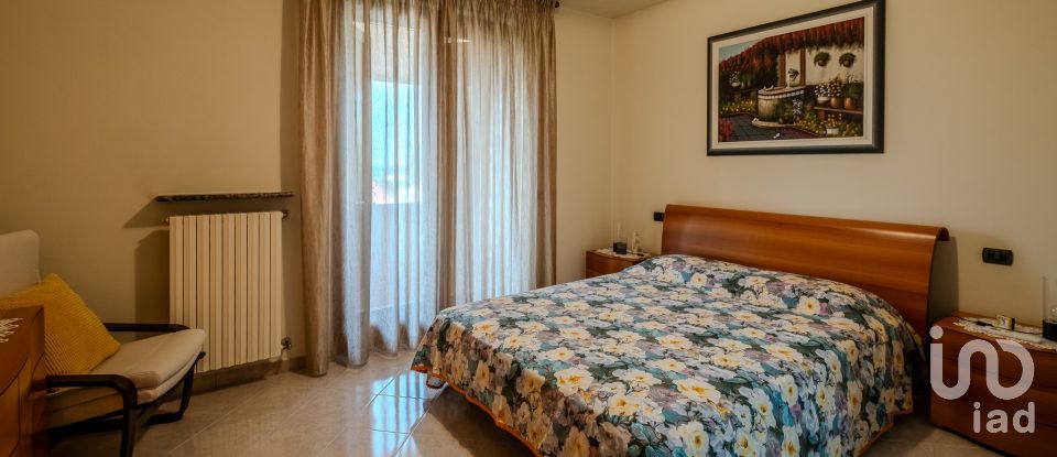 Casale 8 locali di 263 m² in Castiglione delle Stiviere (46043)