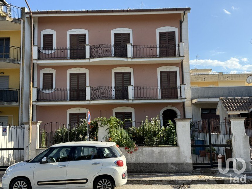 Quadrilocale di 127 m² a Floridia (96014)