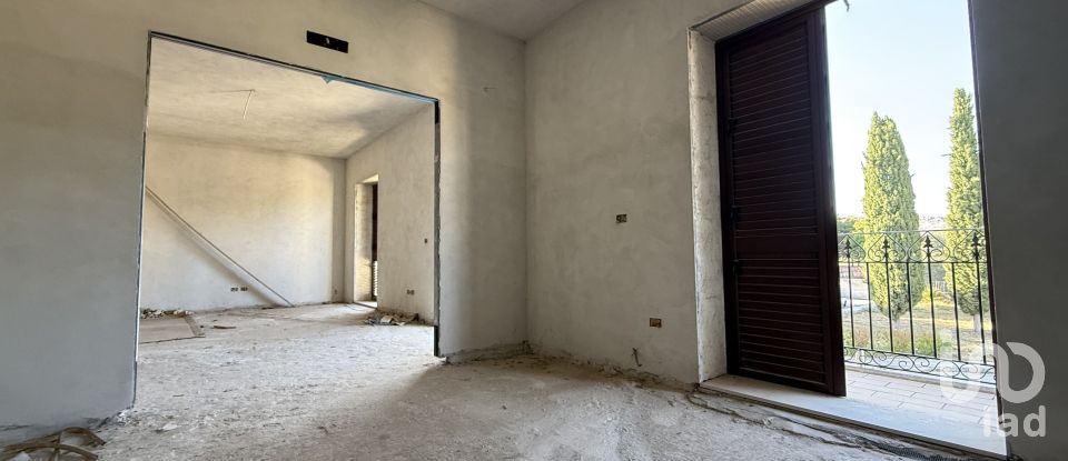Quadrilocale di 129 m² a Floridia (96014)