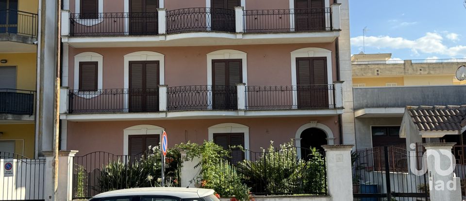 Appartamento 8 locali di 258 m² a Floridia (96014)