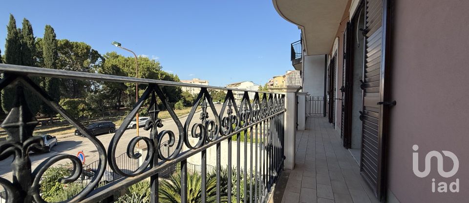 Appartamento 8 locali di 258 m² a Floridia (96014)