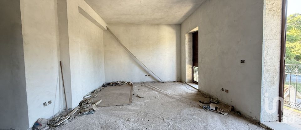 Appartamento 8 locali di 258 m² a Floridia (96014)