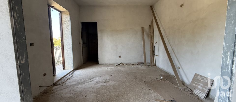 Appartamento 8 locali di 258 m² a Floridia (96014)