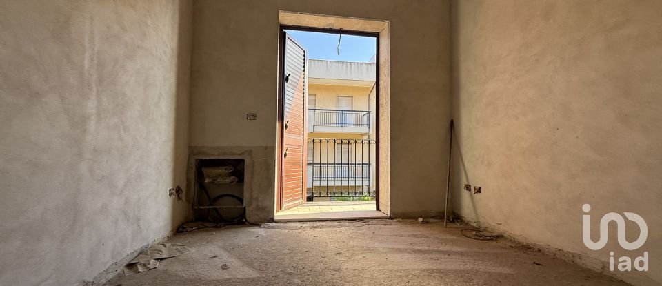 Appartamento 8 locali di 258 m² a Floridia (96014)