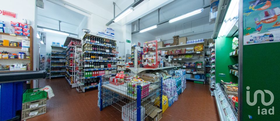 Negozio / locale commerciale di 300 m² in Genova (16135)