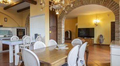 House 6 rooms of 219 m² in Ancona (60131)