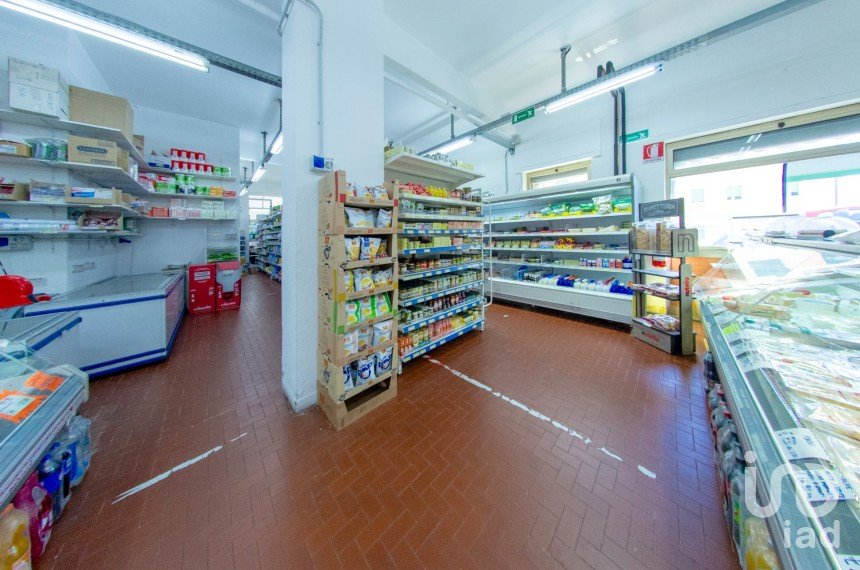 Negozio / locale commerciale di 300 m² in Genova (16135)
