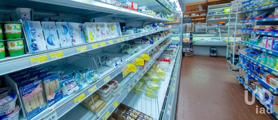 Negozio / locale commerciale di 300 m² in Genova (16135)