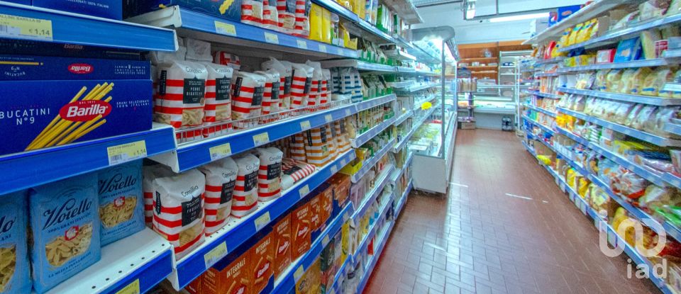 Negozio / locale commerciale di 300 m² in Genova (16135)