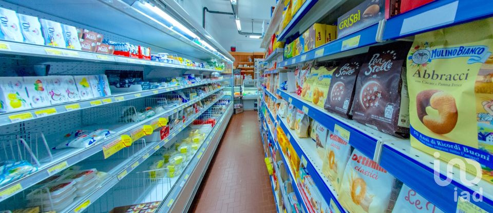 Negozio / locale commerciale di 300 m² in Genova (16135)