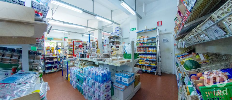 Negozio / locale commerciale di 300 m² in Genova (16135)