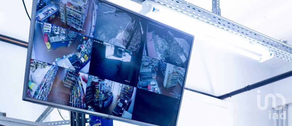 Negozio / locale commerciale di 300 m² in Genova (16135)