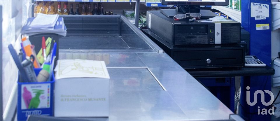 Negozio / locale commerciale di 300 m² in Genova (16135)