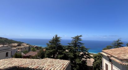 Three-room apartment of 260 m² in - (87030)